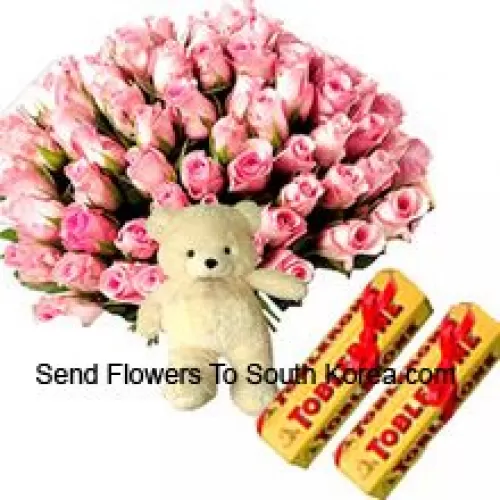 Conjunto de 75 rosas cor-de-rosa com complementos sazonais, um urso de pelúcia fofo e barras de chocolate Toblerone